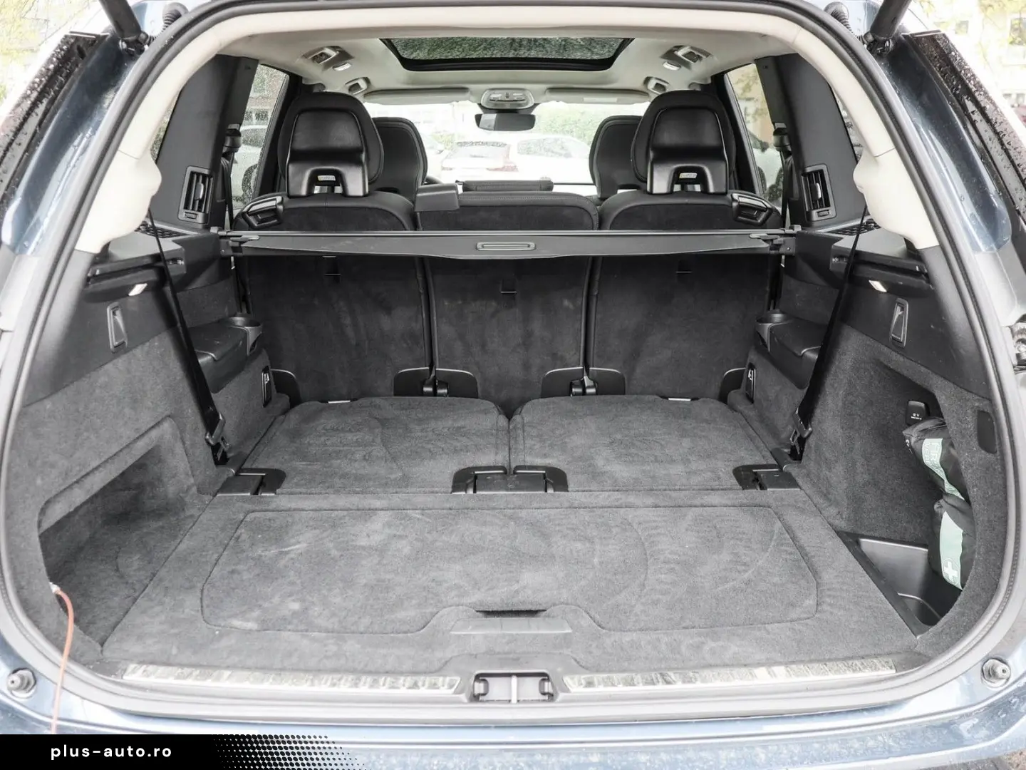 VOLVO XC90 T8 AWD Plus Dark Recharge Plug-In Hybrid
