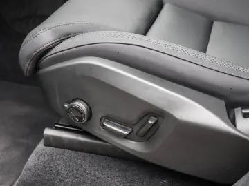 VOLVO XC90 T8 AWD Plus Dark Recharge Plug-In Hybrid
