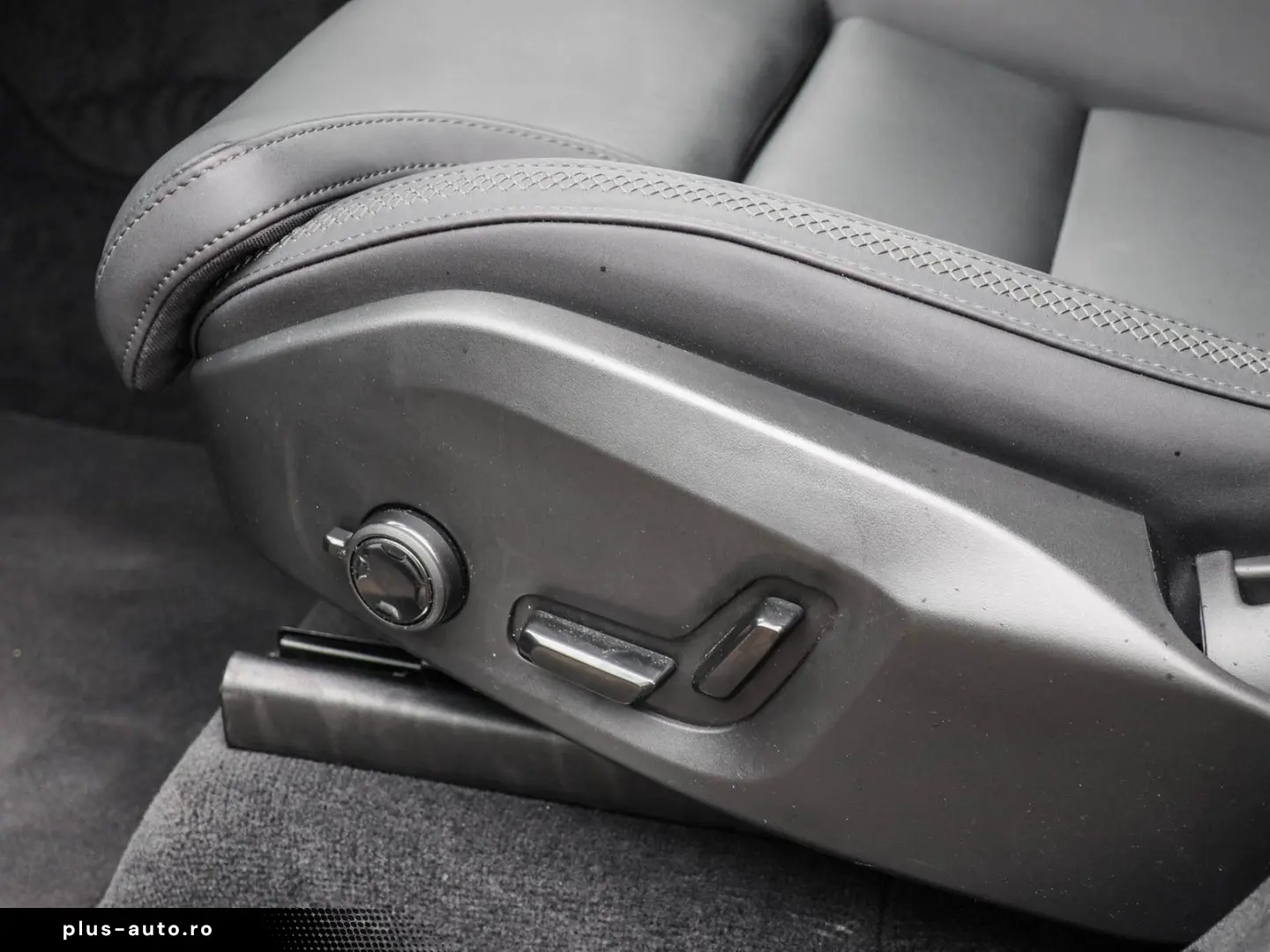 VOLVO XC90 T8 AWD Plus Dark Recharge Plug-In Hybrid