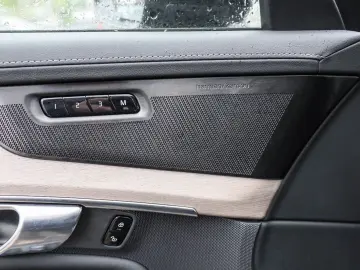 VOLVO XC90 T8 AWD Plus Dark Recharge Plug-In Hybrid