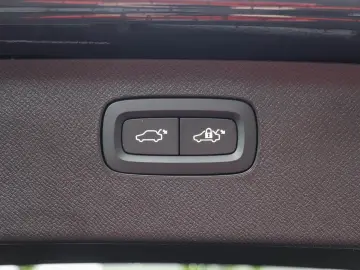 VOLVO XC90 T8 AWD Plus Bright Reskin NP 96.980 -  PANO