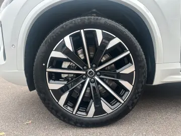 VOLVO XC90 T8 AWD Plus Dark 7-Sitzer ACC BLIS