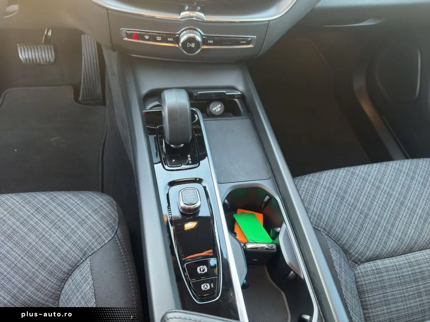 VOLVO XC60 B5 B AWD Core