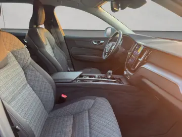 VOLVO XC60 B5 B AWD Core