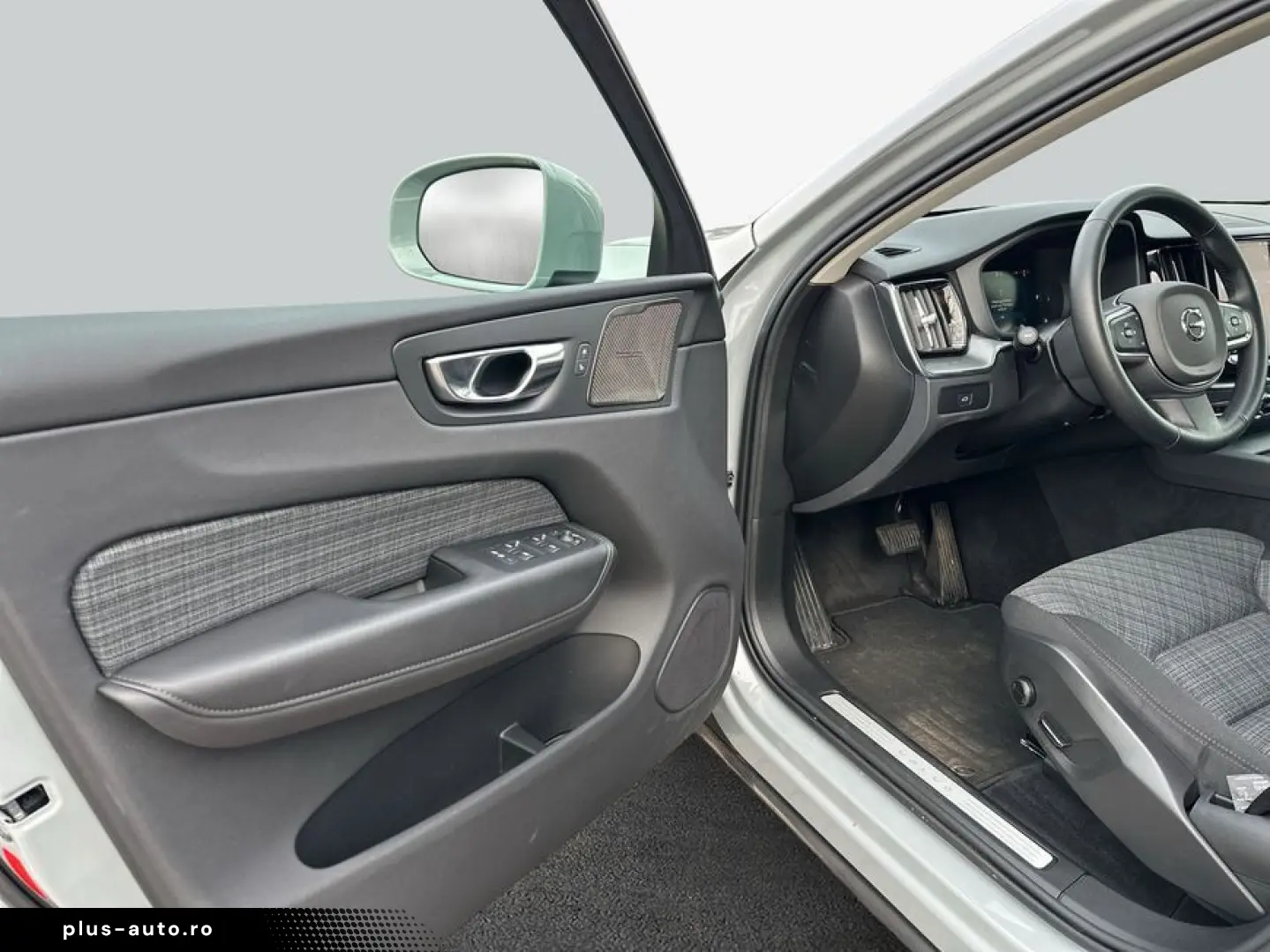 VOLVO XC60 B5 B AWD Core GJR Win&Audio HK