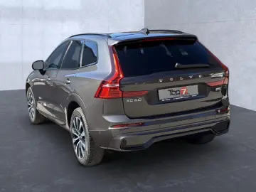 VOLVO XC60 B5 (Benzin) Plus Dark AWD Automatik Navi