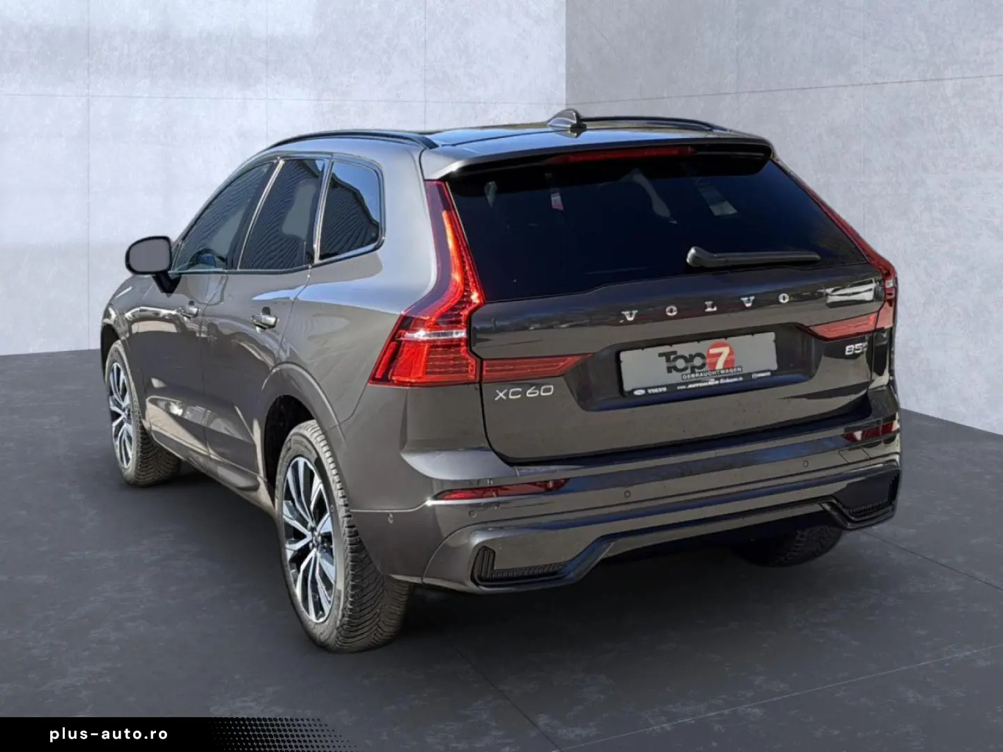 VOLVO XC60 B5 (Benzin) Plus Dark AWD Automatik Navi