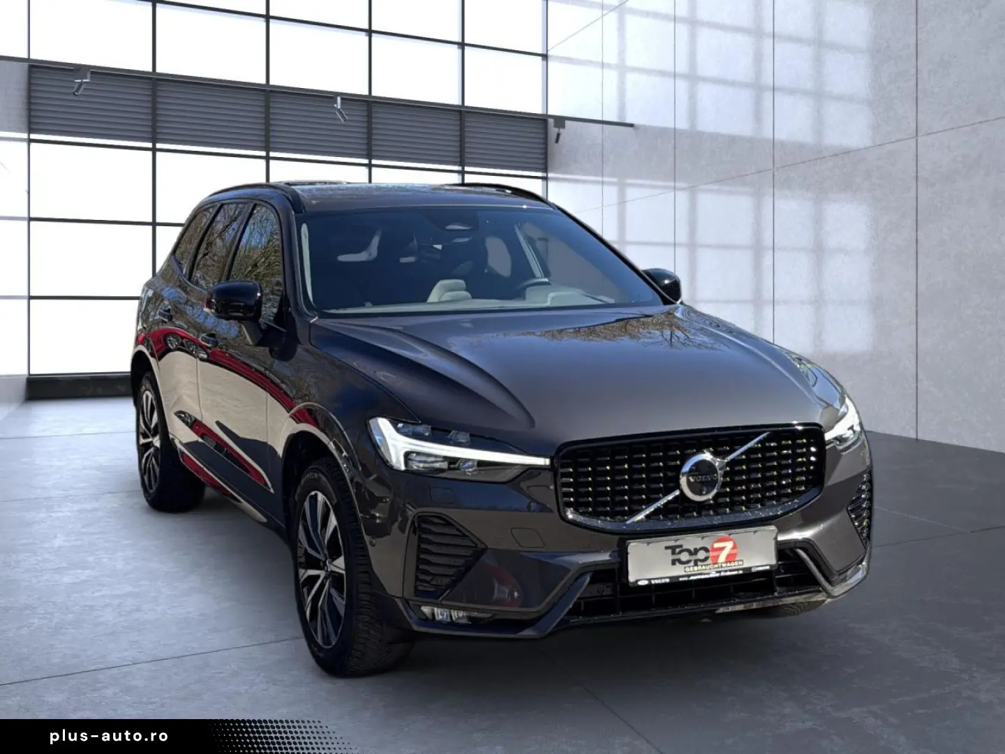 VOLVO XC60 B5 (Benzin) Plus Dark AWD Automatik Navi