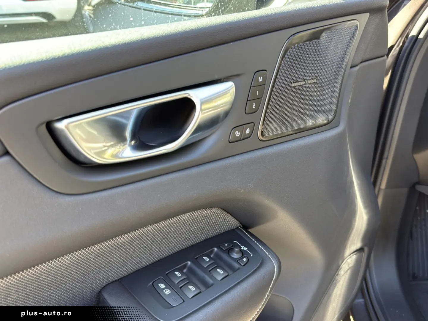 VOLVO XC60 B5 (Benzin) Plus Dark AWD Automatik Navi