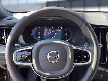 VOLVO XC60 B5 (Benzin) Plus Dark AWD Automatik Navi