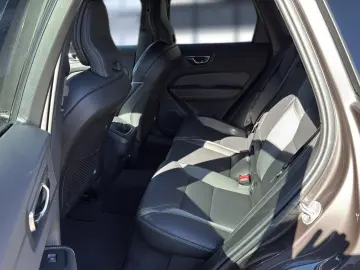 VOLVO XC60 B5 (Benzin) Plus Dark AWD Automatik Navi