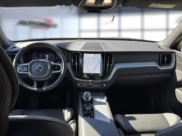 VOLVO XC60 B5 (Benzin) Plus Dark AWD Automatik Navi