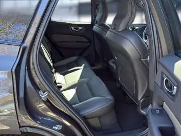 VOLVO XC60 B5 (Benzin) Plus Dark AWD Automatik Navi