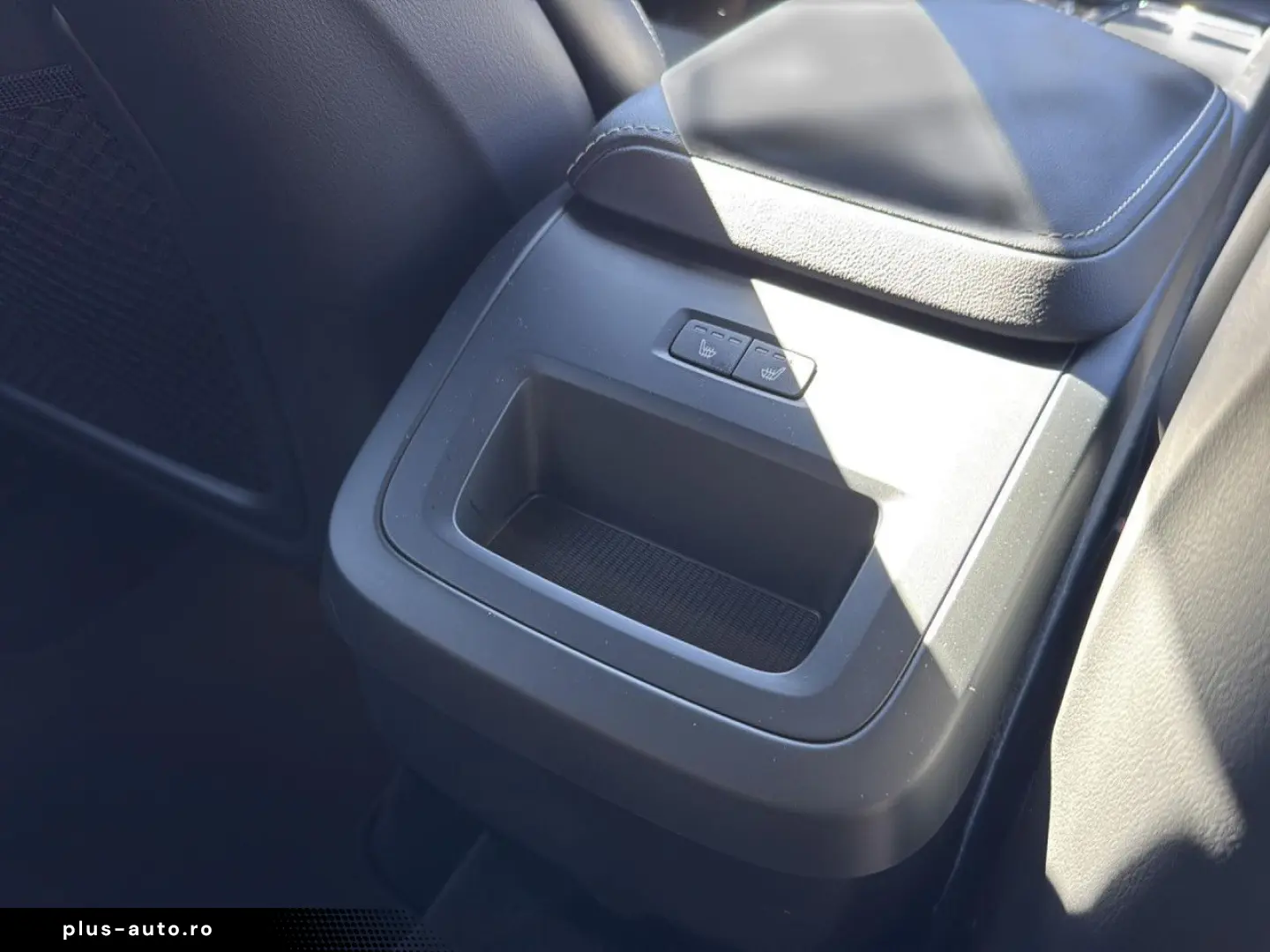 VOLVO XC60 B5 (Benzin) Plus Dark AWD Automatik Navi