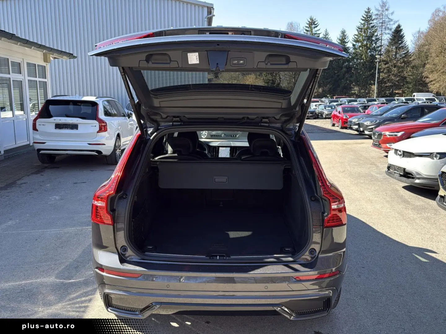 VOLVO XC60 B5 (Benzin) Plus Dark AWD Automatik Navi