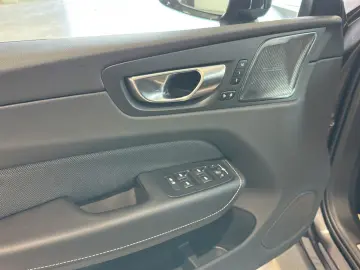 VOLVO XC 60 Plus Dark AWD Navi LED Klima