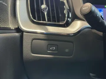VOLVO XC 60 Plus Dark AWD Navi LED Klima