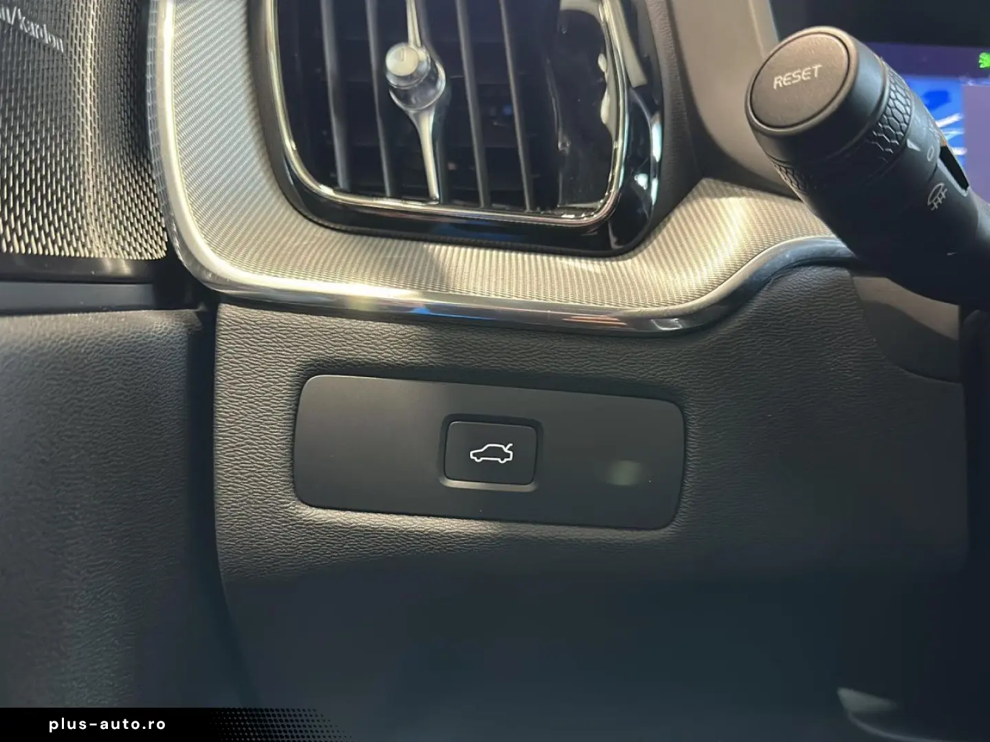 VOLVO XC 60 Plus Dark AWD Navi LED Klima