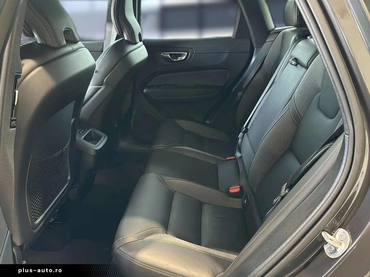 VOLVO XC 60 Plus Dark AWD Navi LED Klima