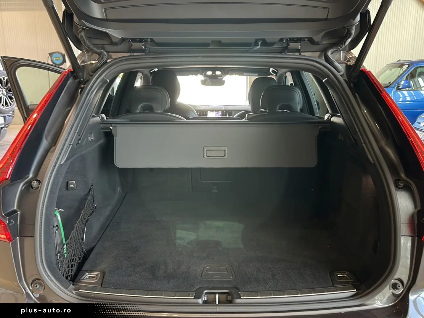 VOLVO XC 60 Plus Dark AWD Navi LED Klima