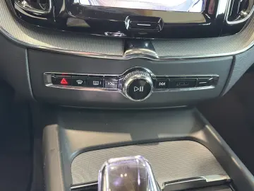 VOLVO XC 60 Plus Dark AWD Navi LED Klima