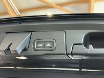VOLVO XC 60 Plus Dark AWD Navi LED Klima