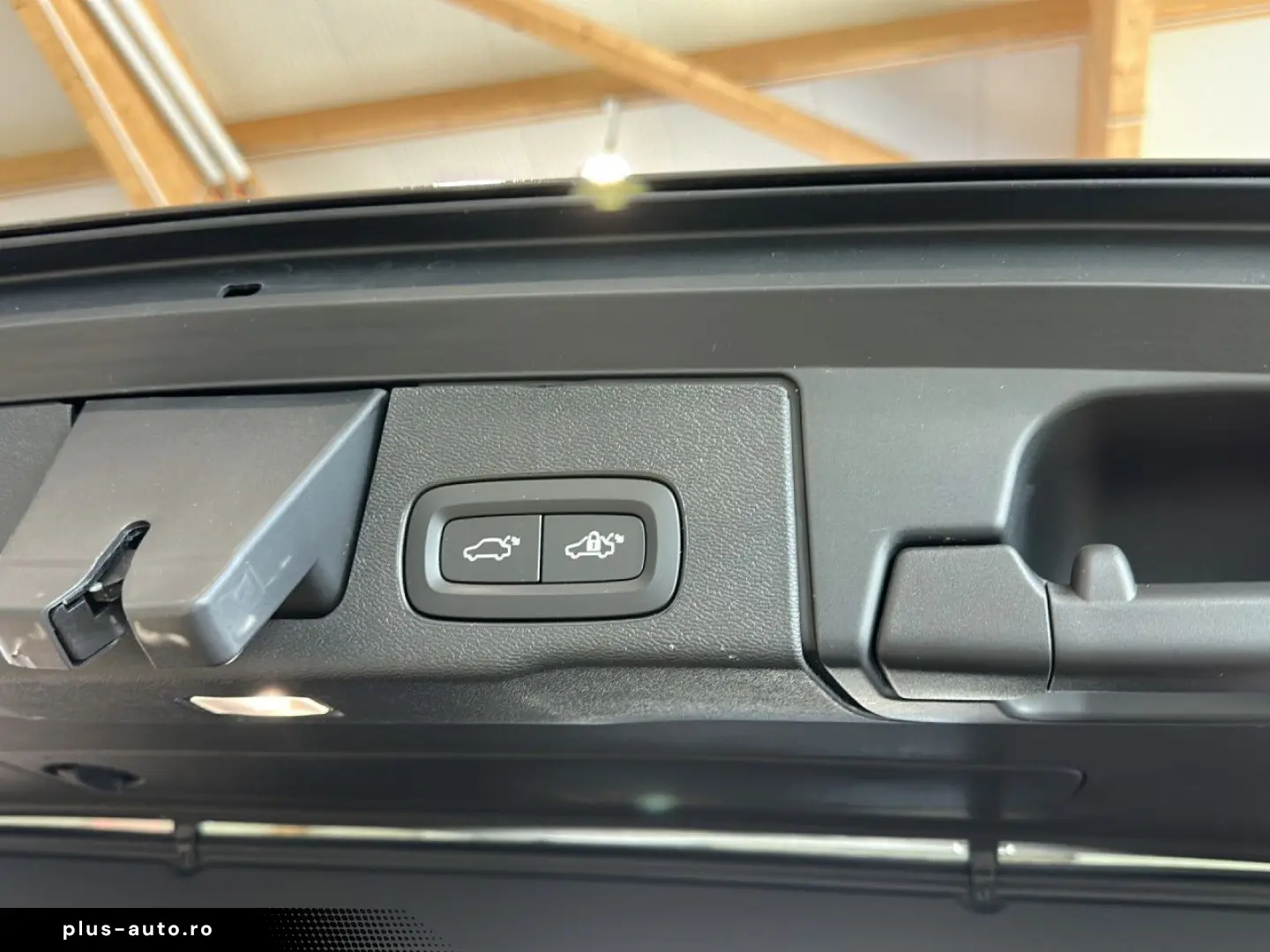 VOLVO XC 60 Plus Dark AWD Navi LED Klima