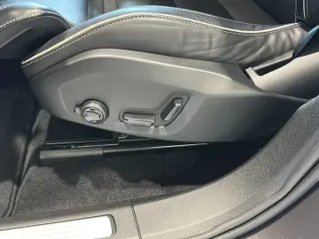 VOLVO XC 60 Plus Dark AWD Navi LED Klima