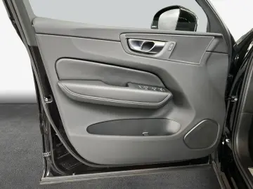 VOLVO XC60 B5 AWD Aut Leder PilotAssist BLIS Voll-LED