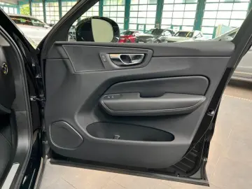 VOLVO XC60 B5 AWD Aut Leder PilotAssist BLIS Voll-LED