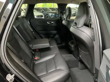 VOLVO XC60 B5 AWD Aut Leder PilotAssist BLIS Voll-LED