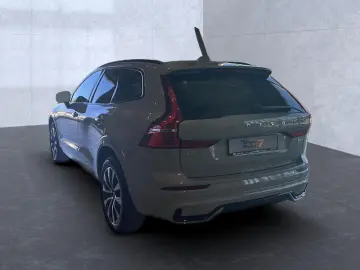 VOLVO XC60 B5 (Benzin) Plus Dark AWD Automatik Navi
