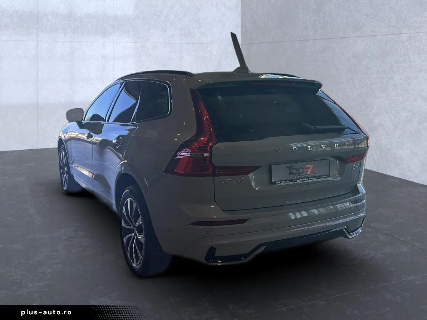 VOLVO XC60 B5 (Benzin) Plus Dark AWD Automatik Navi