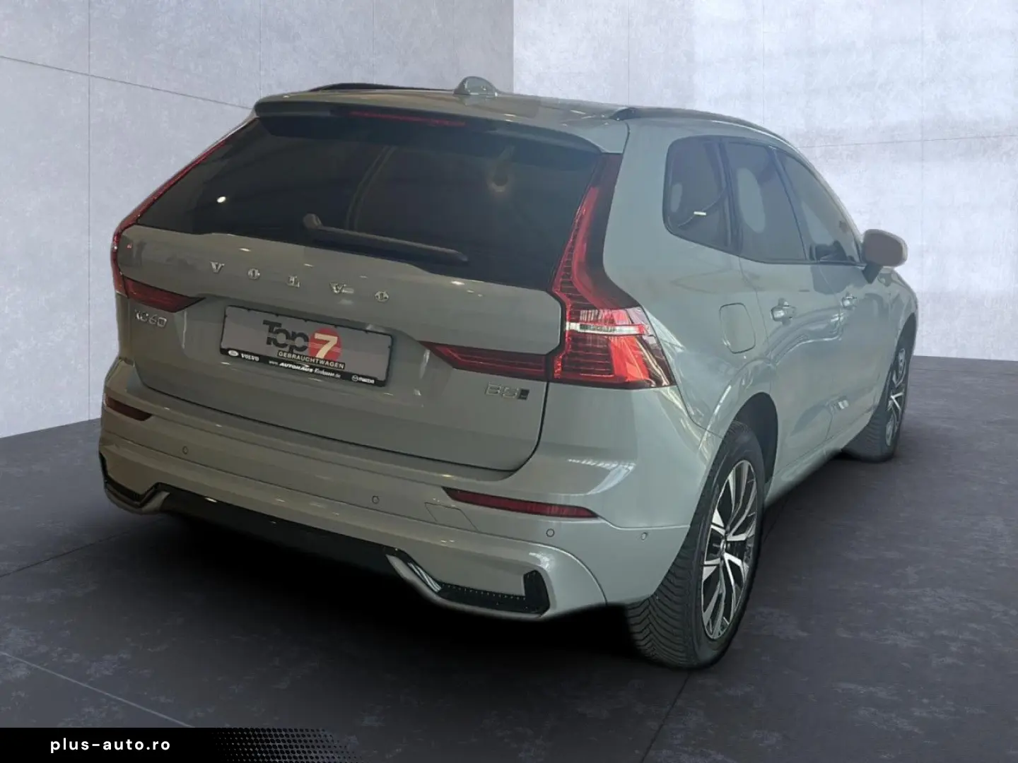 VOLVO XC60 B5 (Benzin) Plus Dark AWD Automatik Navi