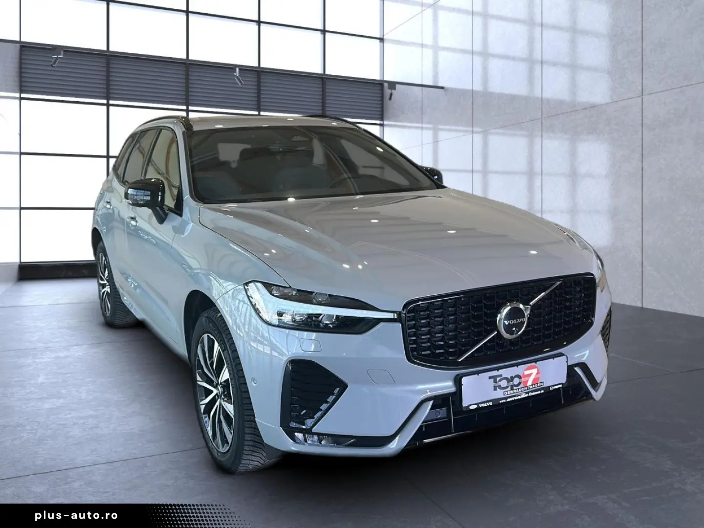 VOLVO XC60 B5 (Benzin) Plus Dark AWD Automatik Navi