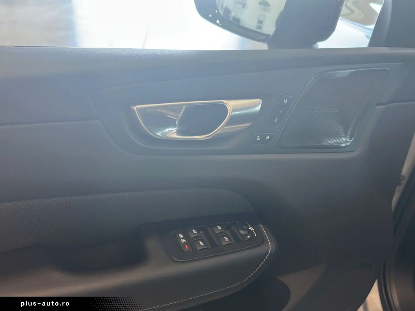 VOLVO XC60 B5 (Benzin) Plus Dark AWD Automatik Navi