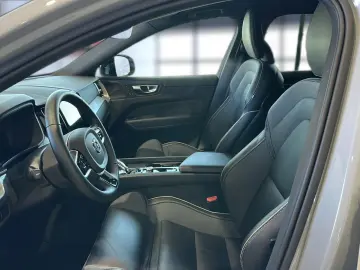VOLVO XC60 B5 (Benzin) Plus Dark AWD Automatik Navi