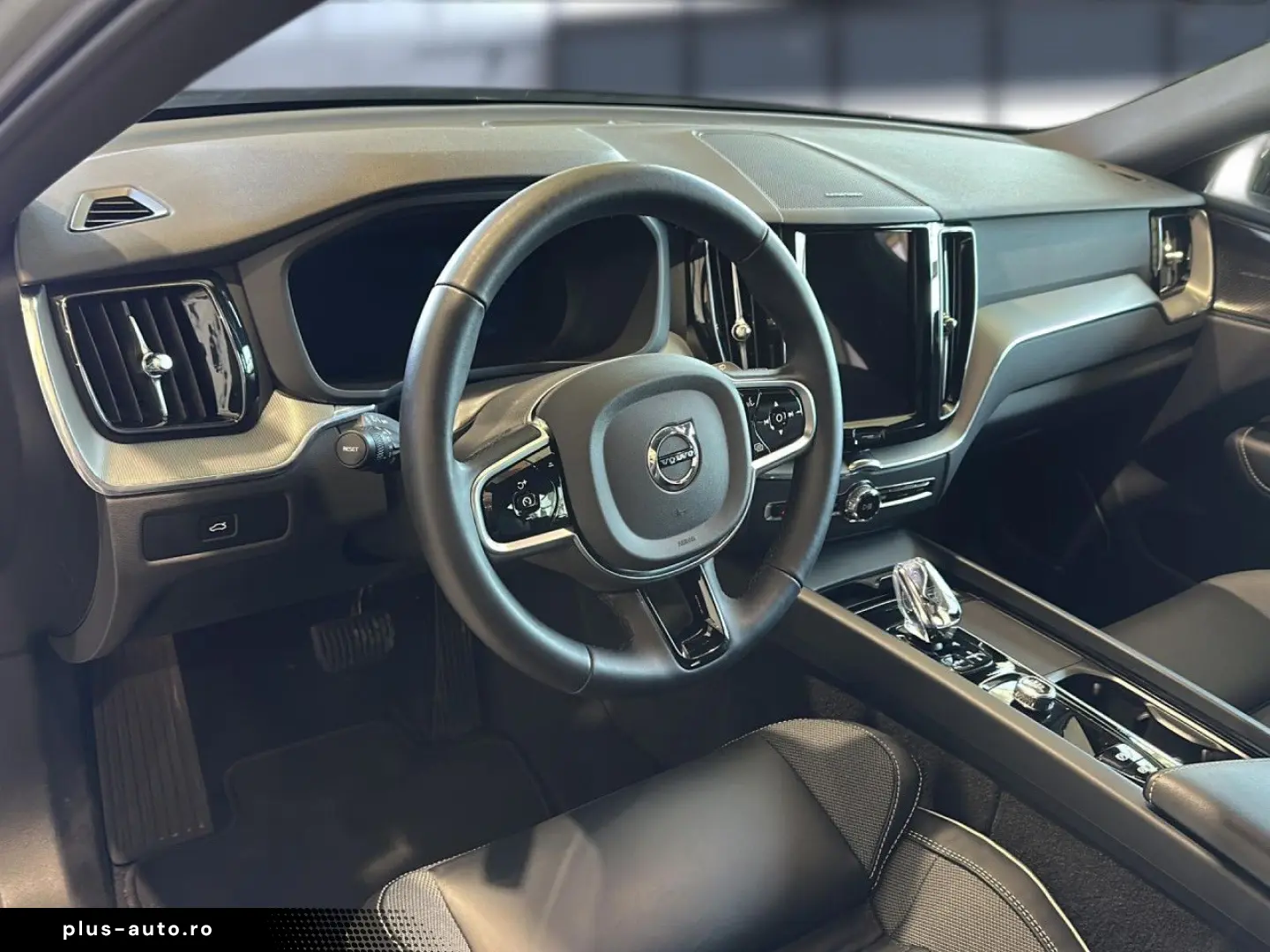 VOLVO XC60 B5 (Benzin) Plus Dark AWD Automatik Navi