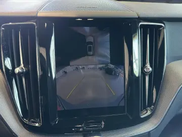 VOLVO XC60 B5 (Benzin) Plus Dark AWD Automatik Navi