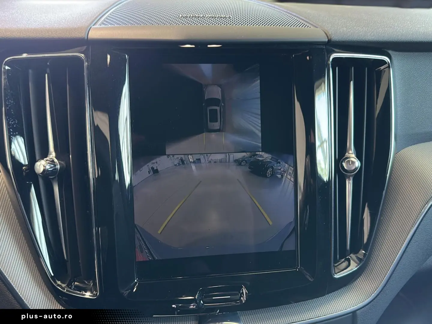 VOLVO XC60 B5 (Benzin) Plus Dark AWD Automatik Navi