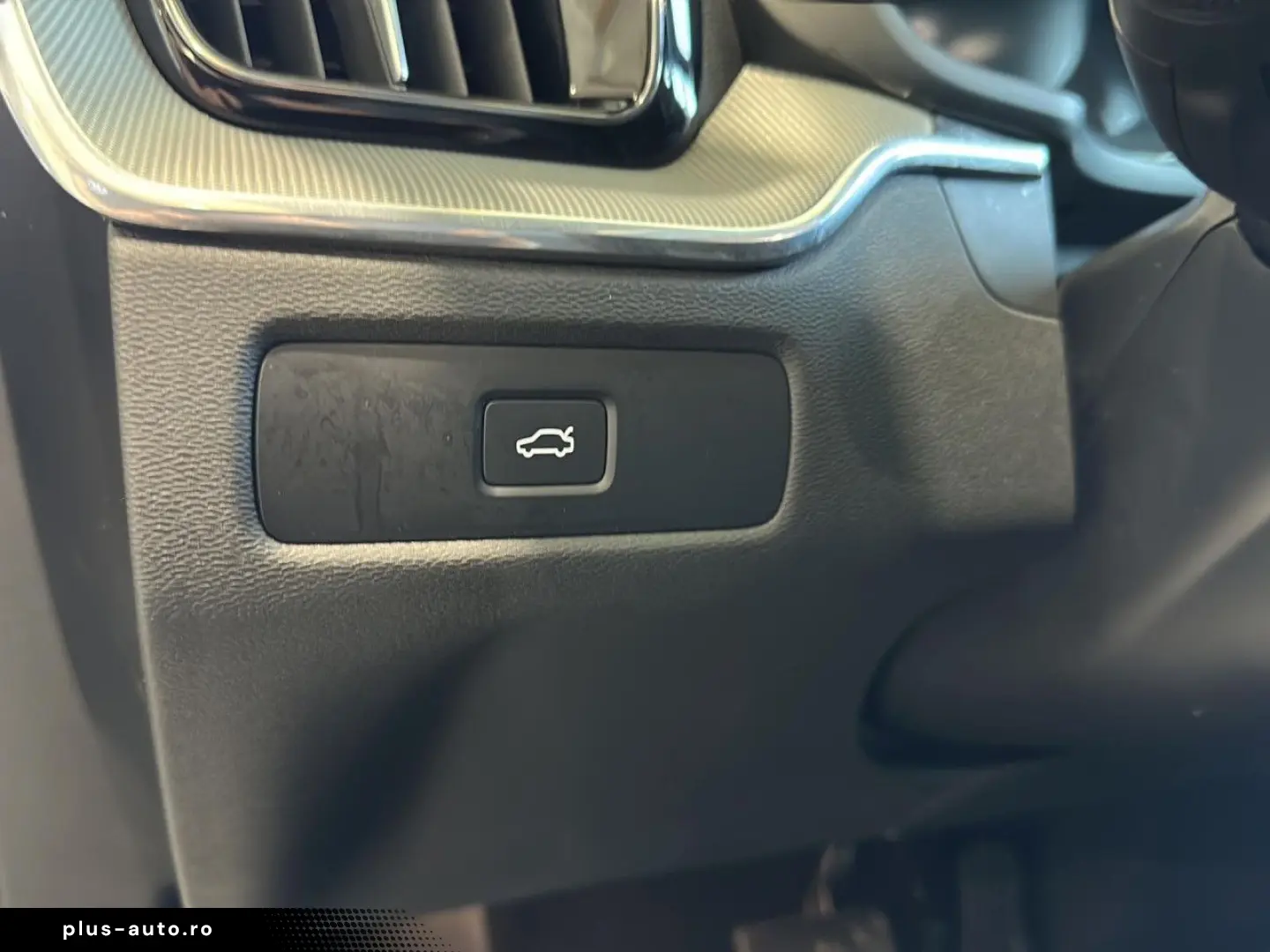 VOLVO XC60 B5 (Benzin) Plus Dark AWD Automatik Navi