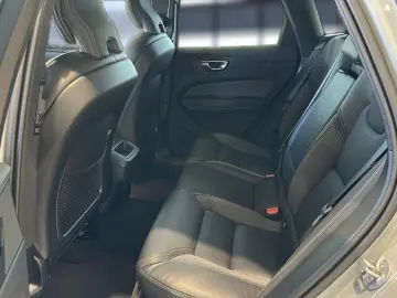 VOLVO XC60 B5 (Benzin) Plus Dark AWD Automatik Navi