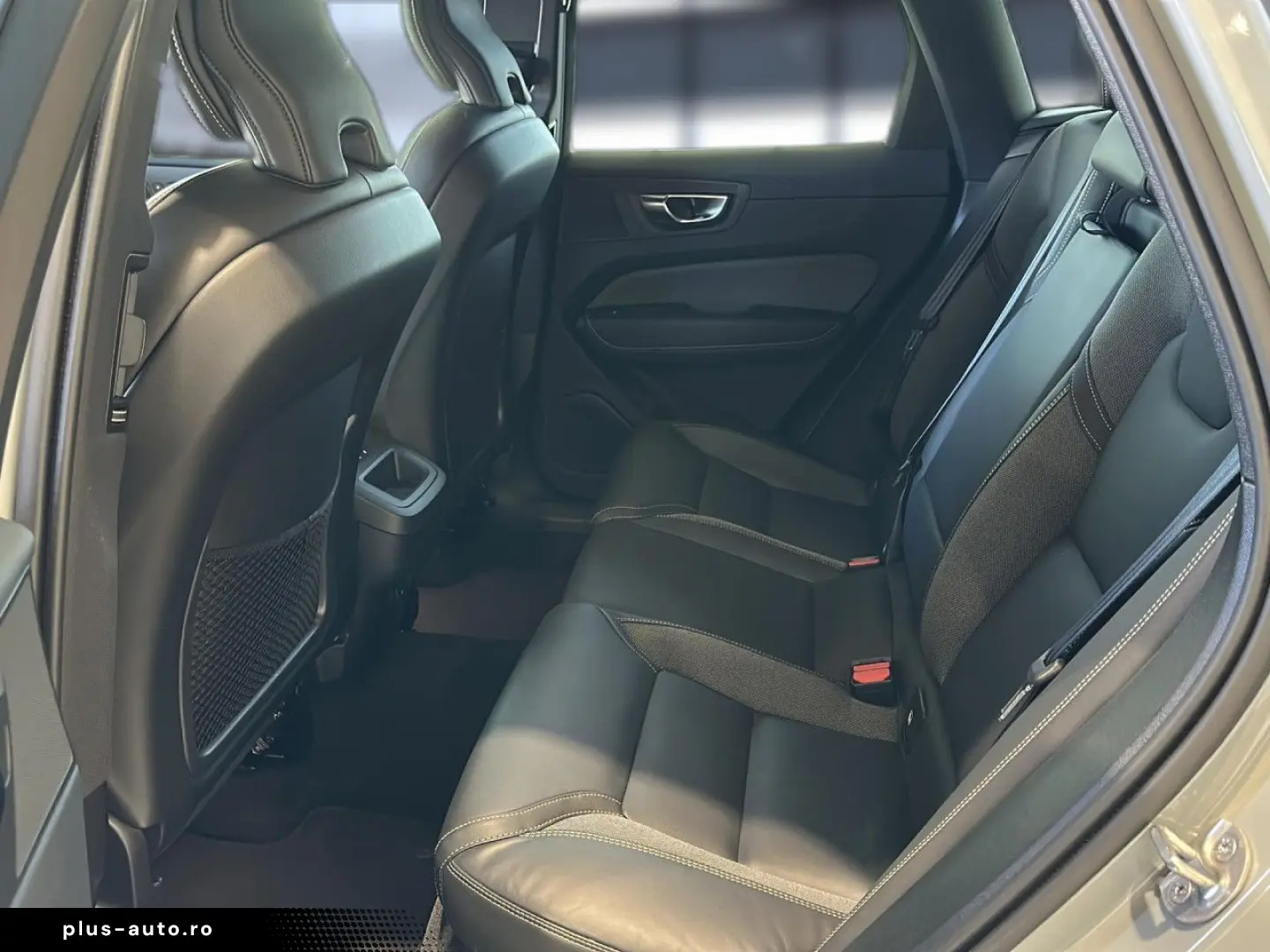 VOLVO XC60 B5 (Benzin) Plus Dark AWD Automatik Navi