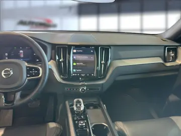 VOLVO XC60 B5 (Benzin) Plus Dark AWD Automatik Navi
