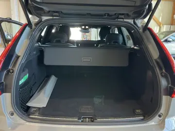 VOLVO XC60 B5 (Benzin) Plus Dark AWD Automatik Navi