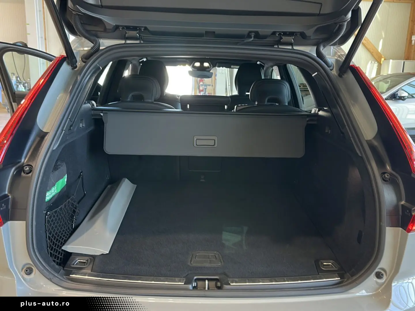 VOLVO XC60 B5 (Benzin) Plus Dark AWD Automatik Navi