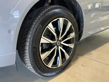 VOLVO XC60 B5 (Benzin) Plus Dark AWD Automatik Navi