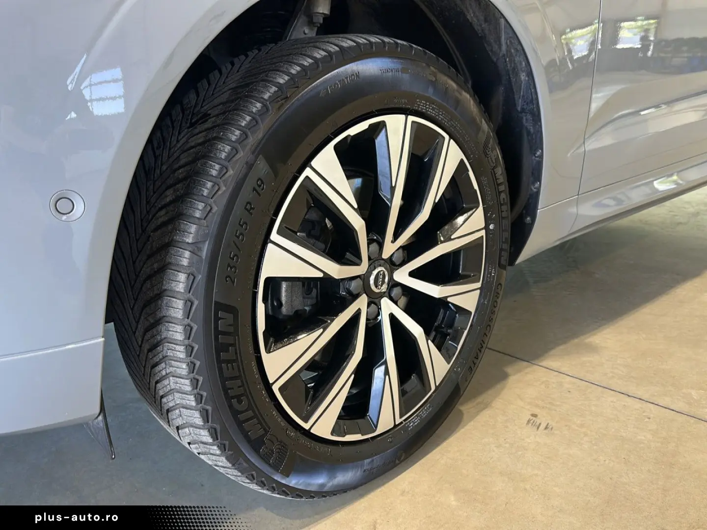 VOLVO XC60 B5 (Benzin) Plus Dark AWD Automatik Navi