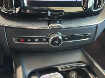 VOLVO XC60 B5 (Benzin) Plus Dark AWD Automatik Navi