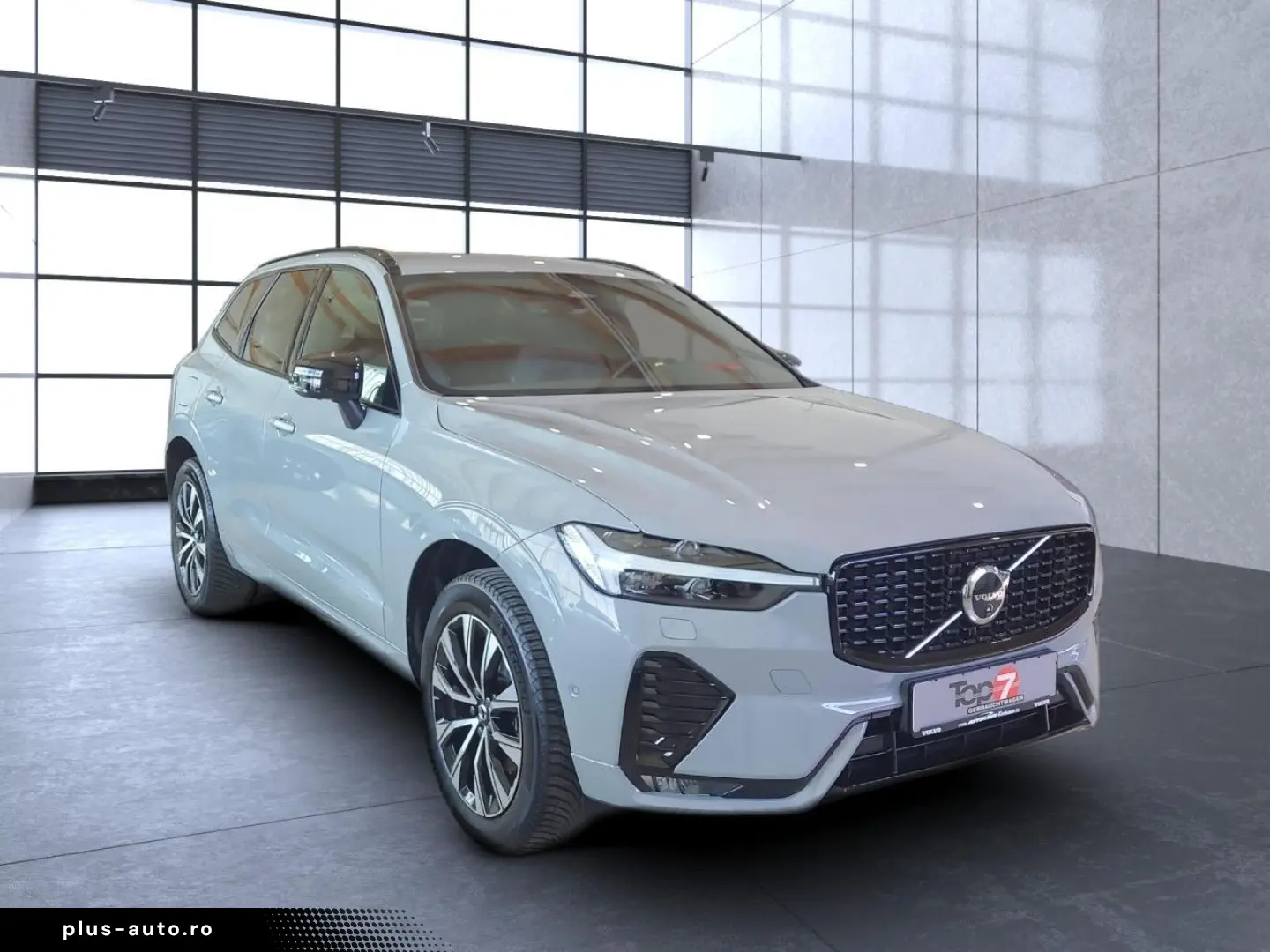 VOLVO XC60 B5 (Benzin) Plus Dark AWD Automatik Navi